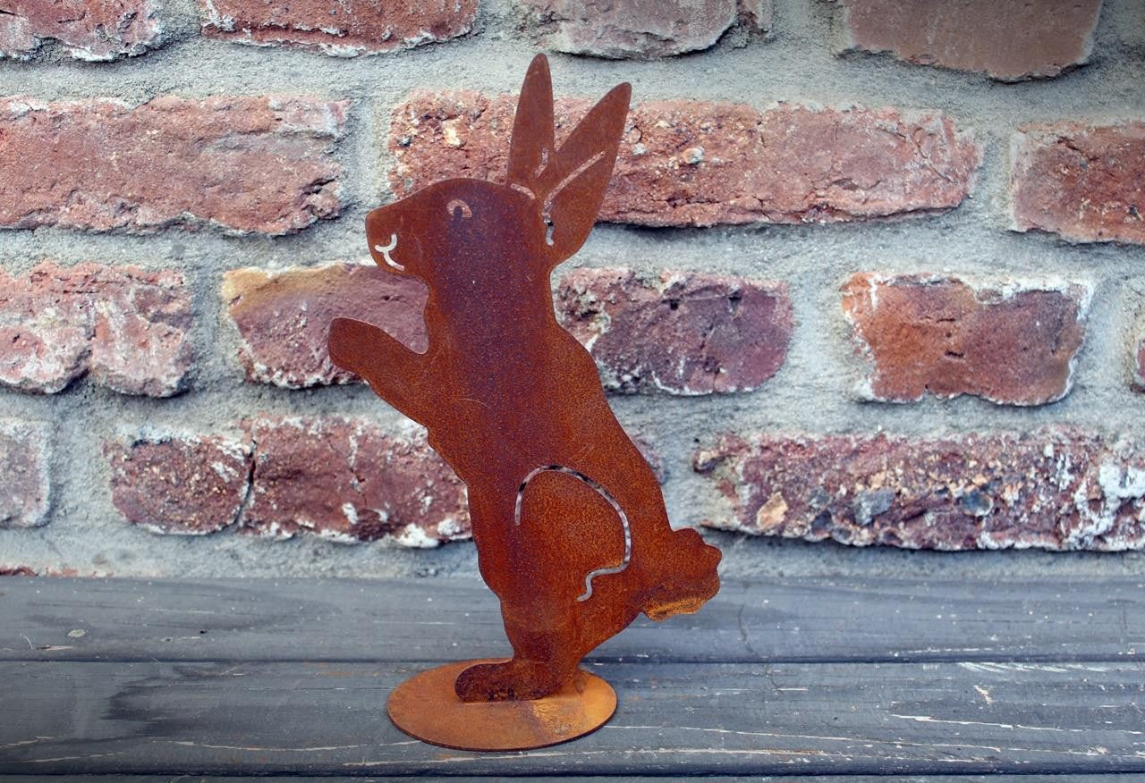 Edelrost Hase auf Platte H25cm