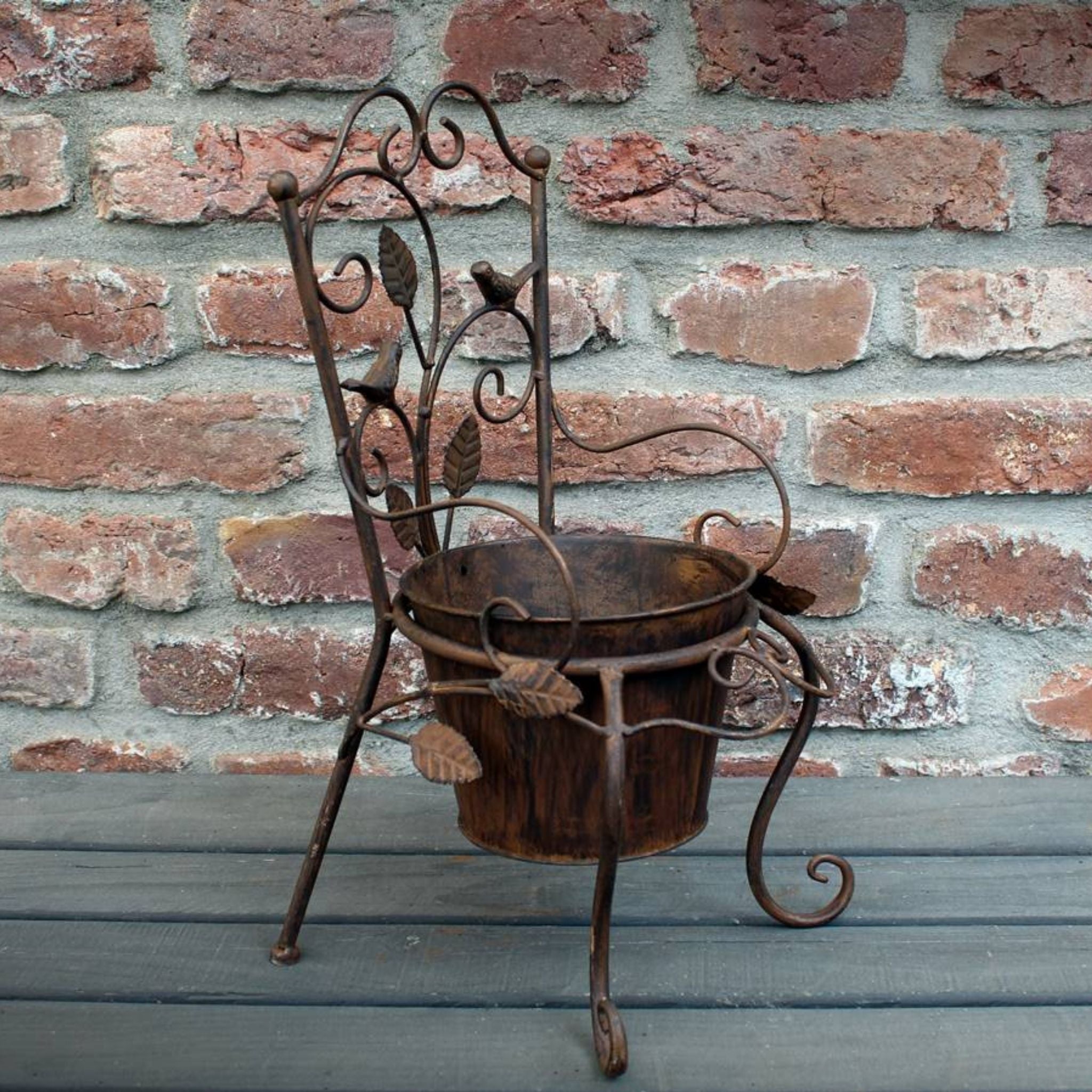 Deko Stuhl mit Blumentopf