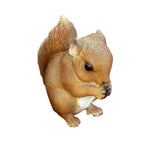 Dekofigur Eichhörnchen mit Nuss