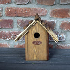 Vogelhaus Nistkasten mit Strohdach