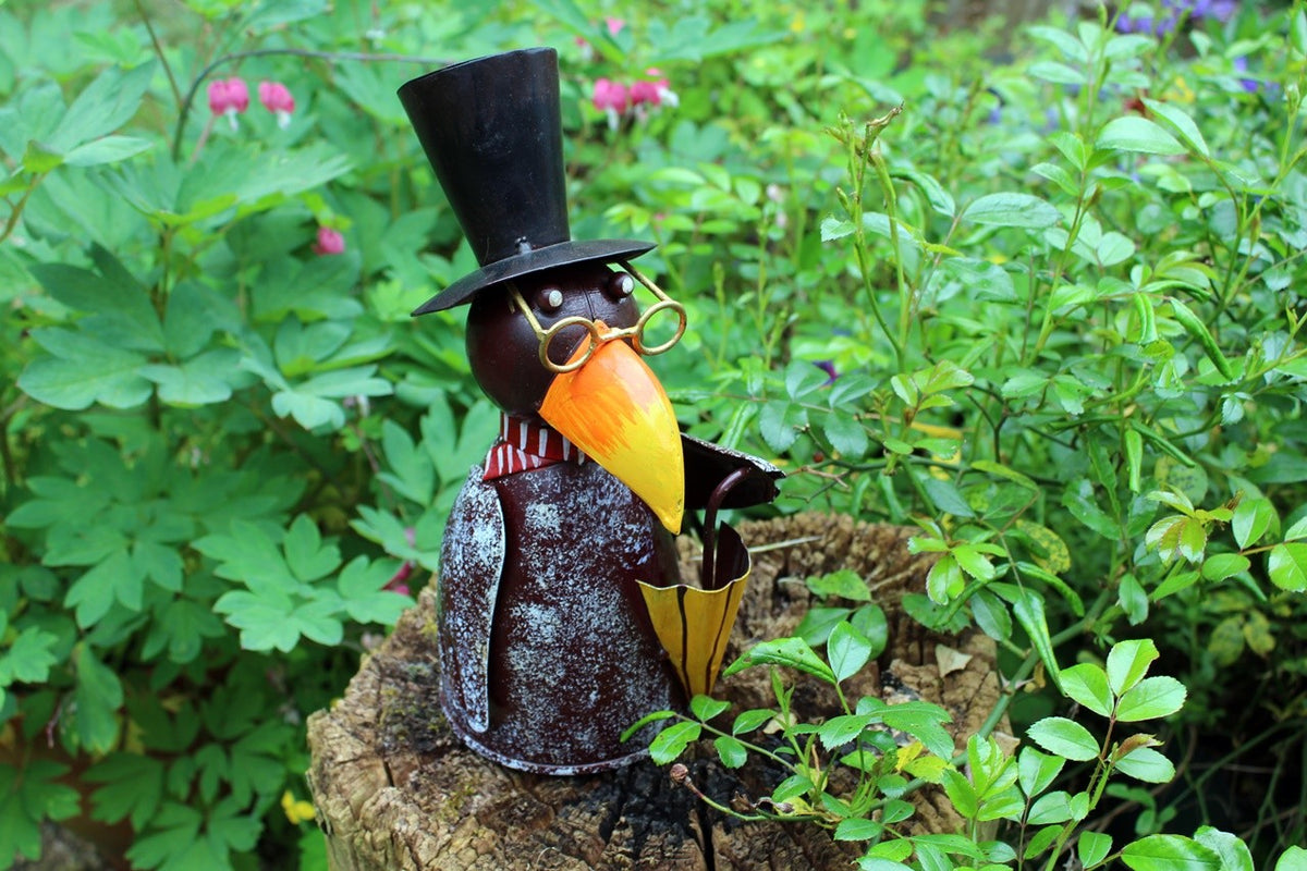 Zaunhocker Rabe mit Schirm Gartenfigur