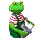 Zaunhocker Frosch mit Eimer