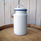 Emaille Milchkanne Weiß Blau im nostalgischen Stil 2 Liter