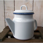 Emaille Teekanne Weiß Blau im Landhaus-Stil 1 Liter