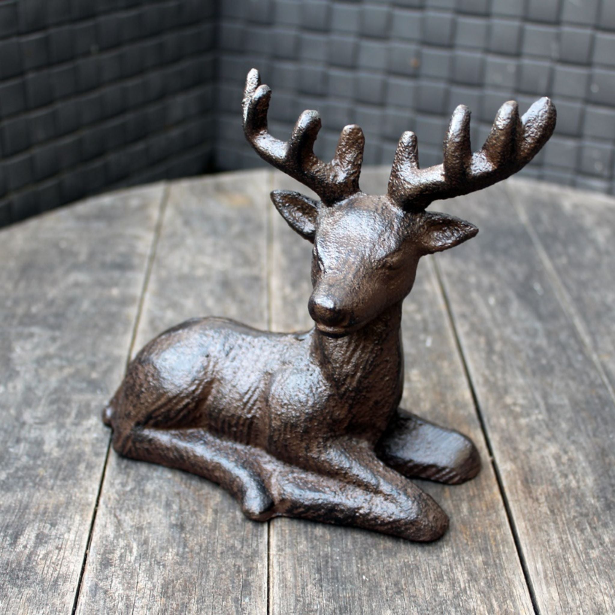Gartenfigur Hirsch liegend