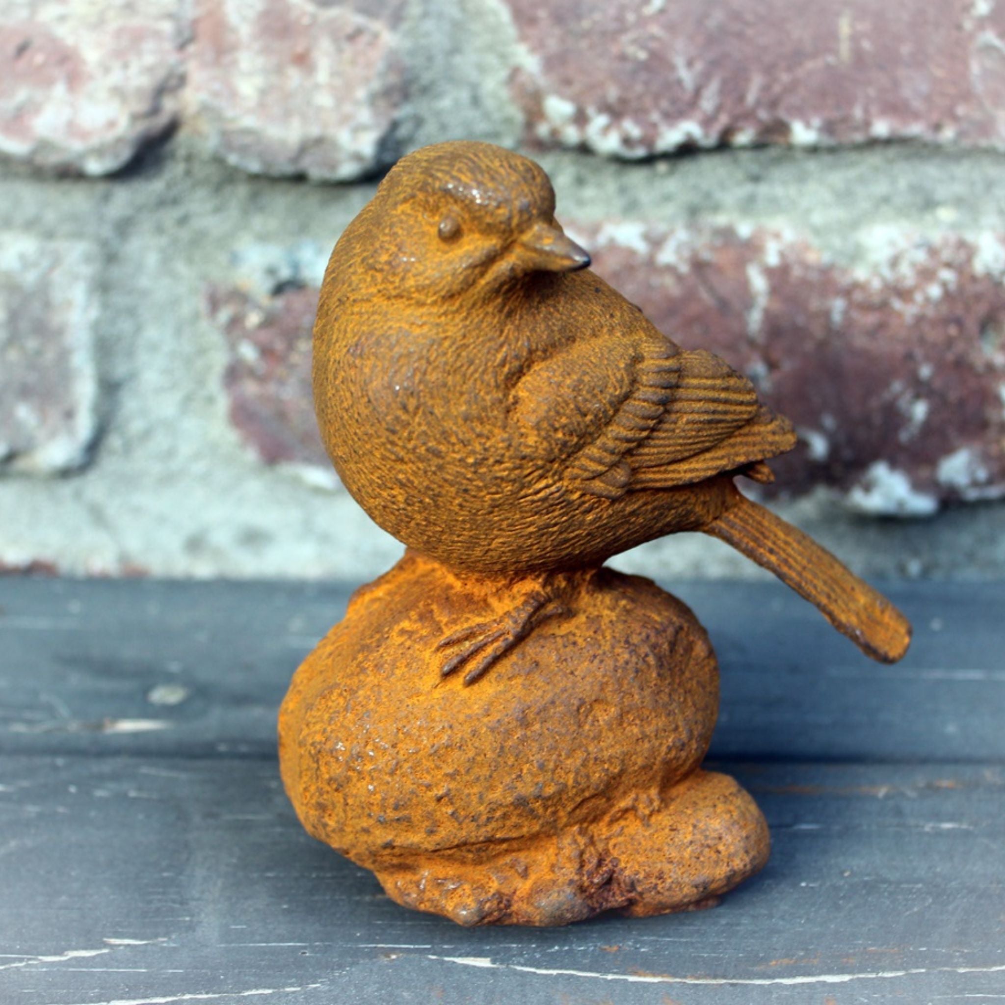 Gartenfigur Vogel auf Stein