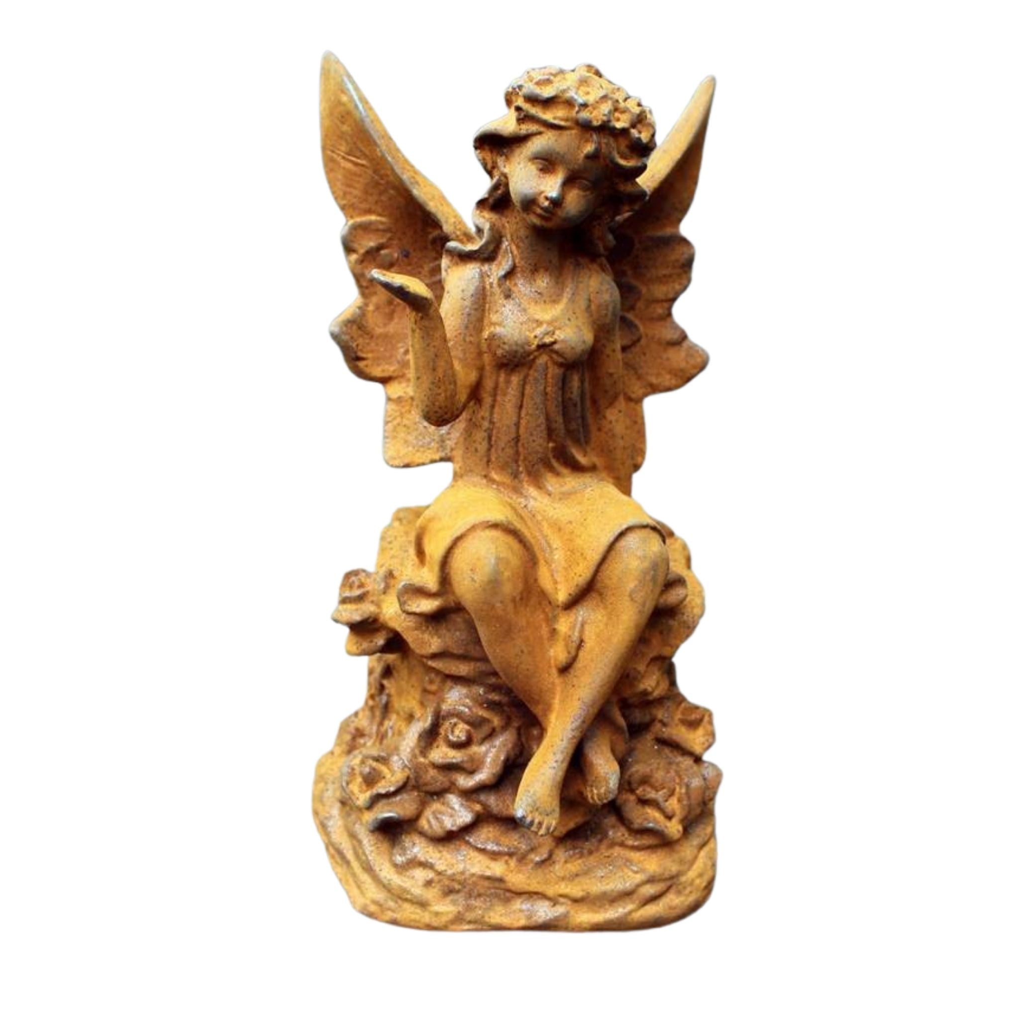 Gartenfigur Elfe auf Sockel sitzend