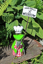 Zaunhocker Frosch Chef grillt
