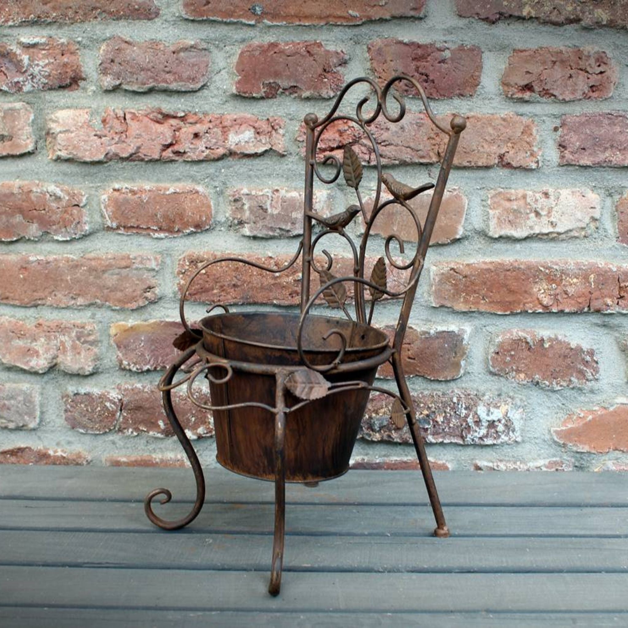 Deko Stuhl mit Blumentopf