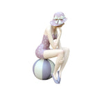 Badefrau Dekofigur sitzend auf Ball Retro-Look Beere/Mauve 38 cm