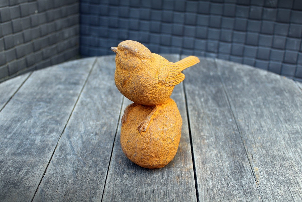 Gartenfigur Vogel auf Stein II