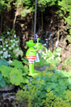 Frosch Spanner hüpfend Gartenfigur