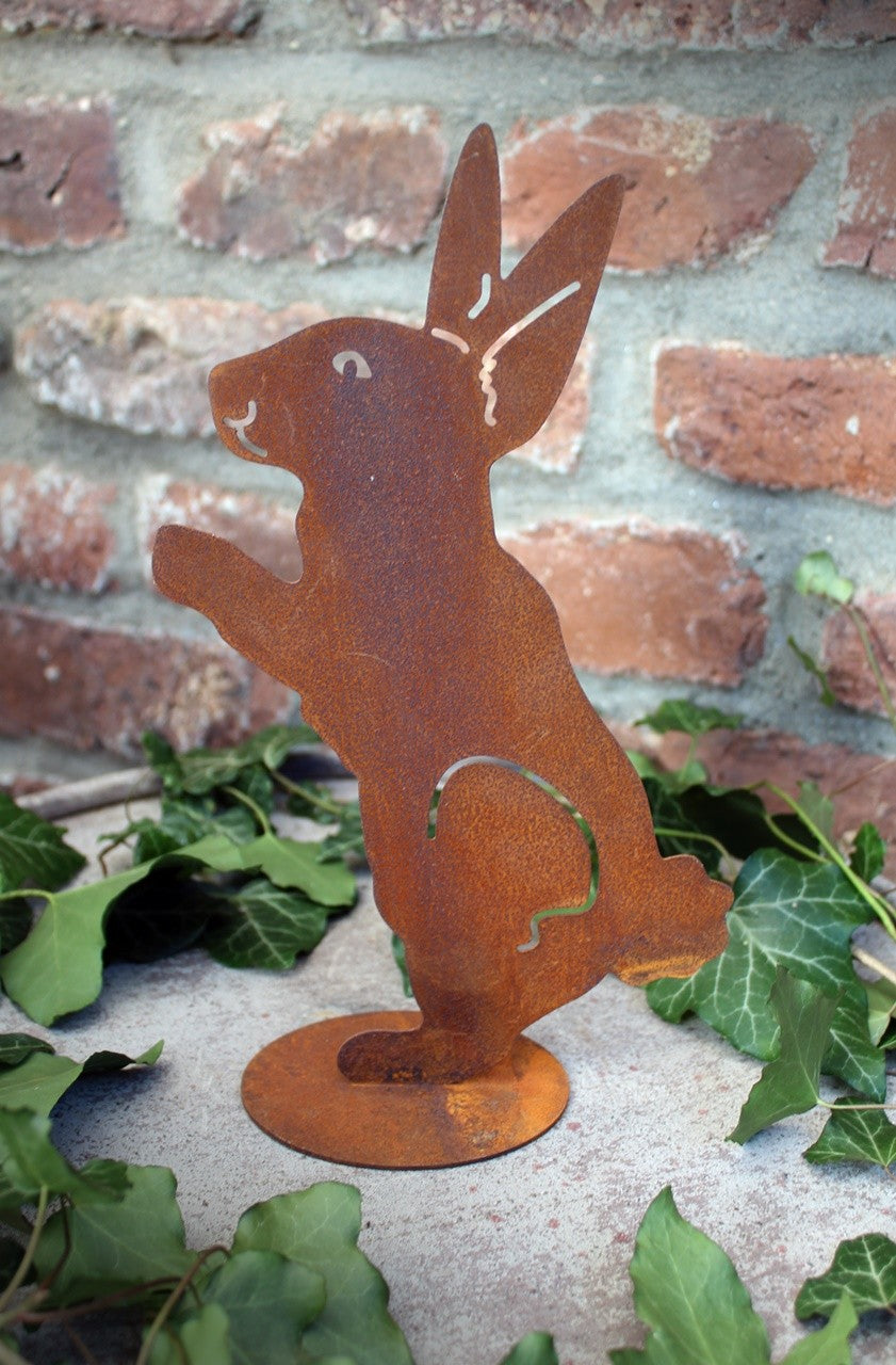 Edelrost Hase auf Platte H25cm