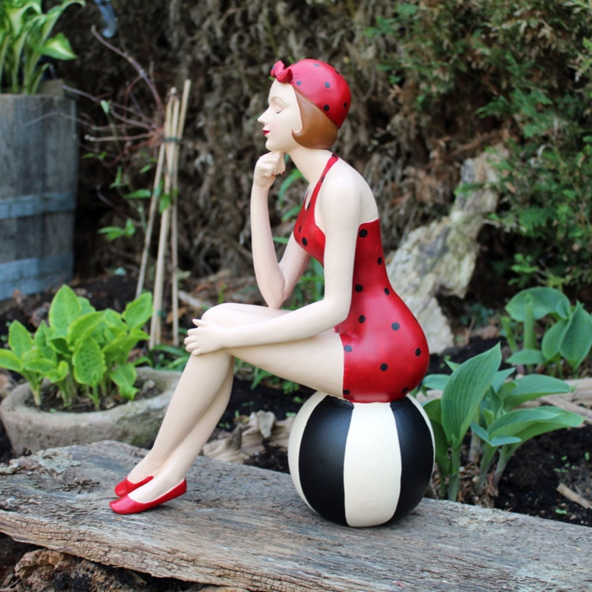 Badefrau XXL auf Ball H40cm Retro-Stil