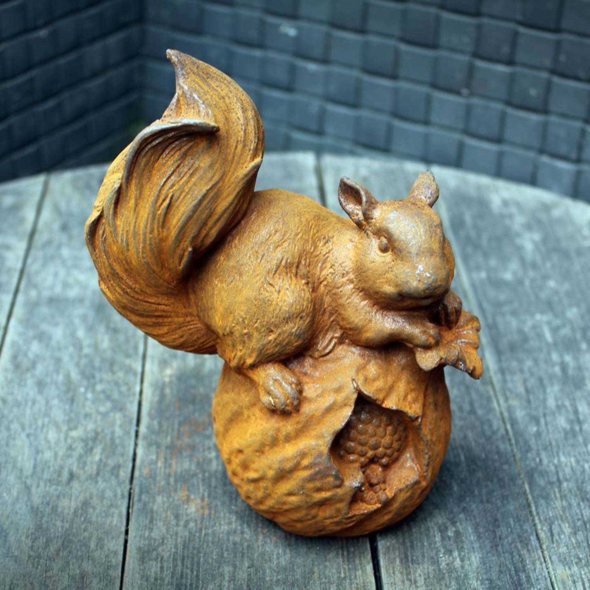 Gartenfigur Eichhörnchen groß