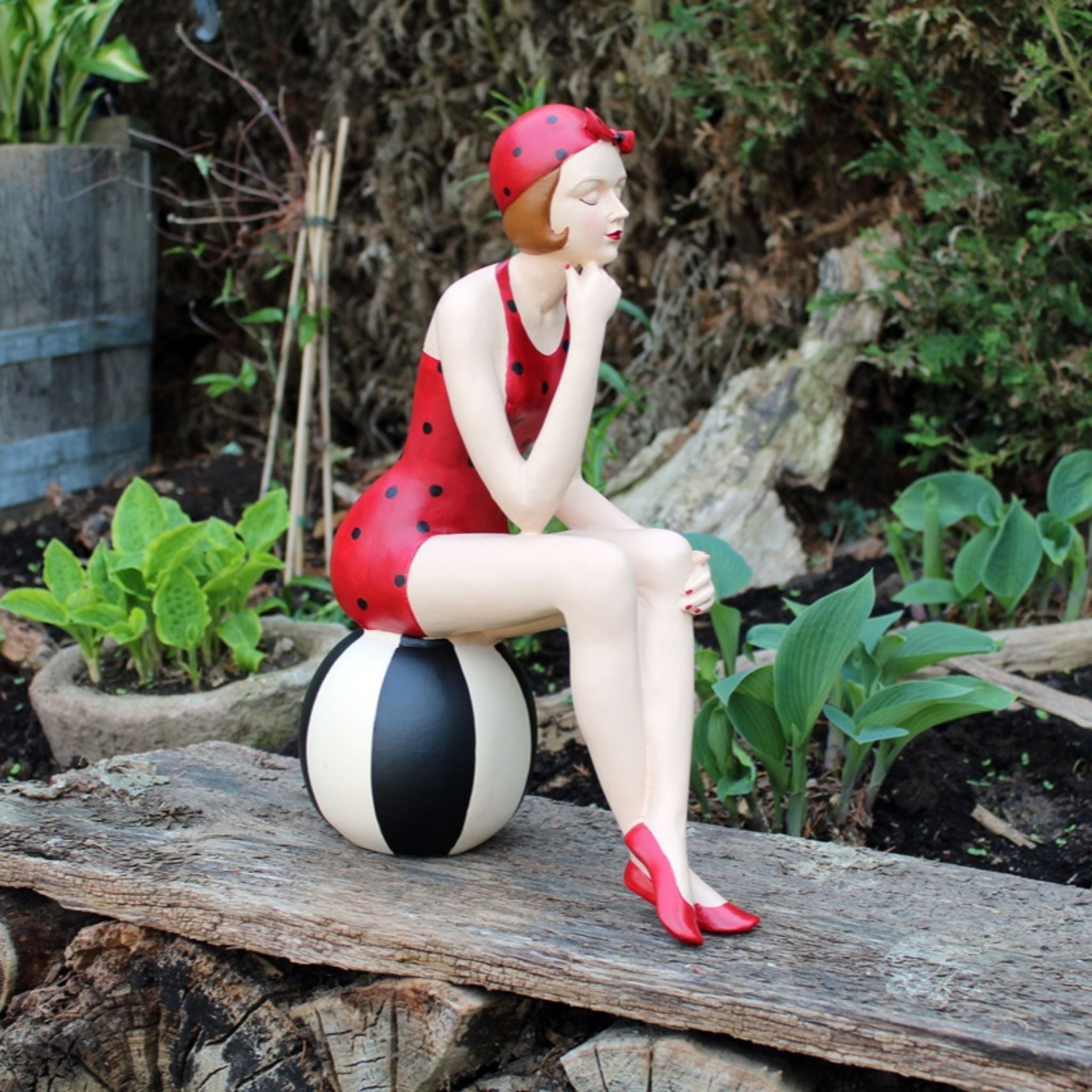 Badefrau XXL auf Ball H40cm Retro-Stil