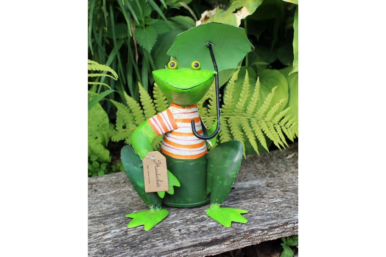 Zaunhocker Frosch mit Sonnenschirm II