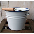 Emaille Eimer Weiß Blau mit Holzgriff 2 Liter