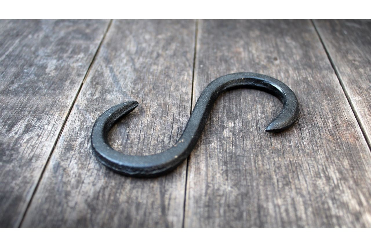 S Haken Gusseisen antikschwarz 10 cm