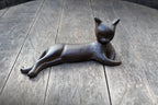 Gartenfigur Katze liegend