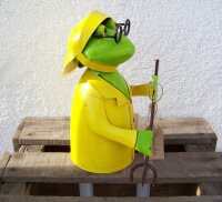 Zaunhocker Frosch mit Harke