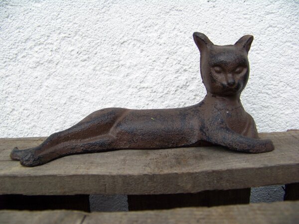 Gartenfigur Katze liegend