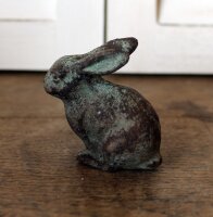 Gartenfigur Hase patiniert