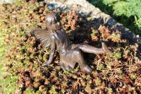 Gartenfigur Elfe mit Vogel