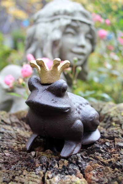 Froschkönig Gusseisen Antikgrün Gartenfigur Gartendeko Landhaus Tierfigur Krone 