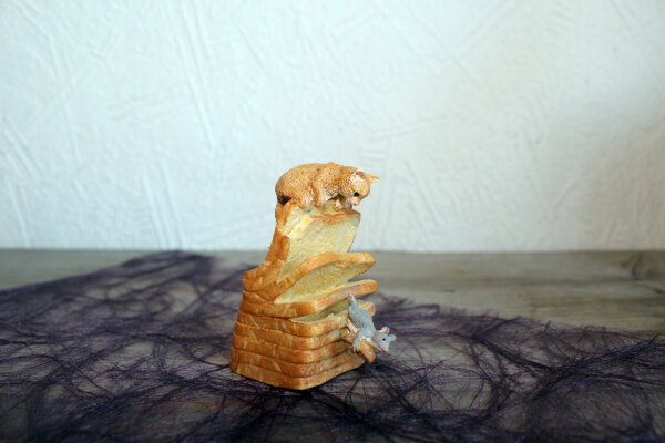 Dekofigur Katze mit Maus auf Toast, 9,50 €