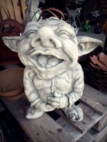 Gartenfigur Troll Aiko lachend