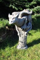 Gartenfigur Drache Theron auf Säule