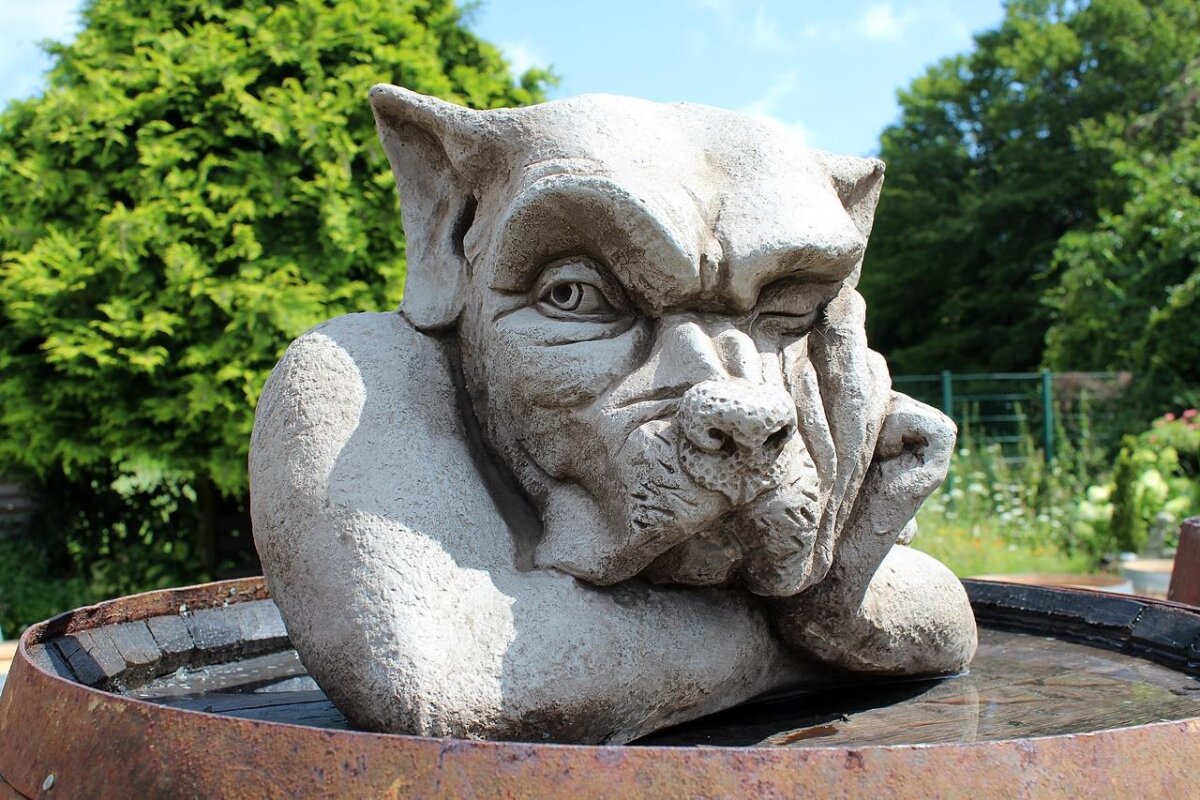 Dekofigur Badefigur mit Ball, 33,00