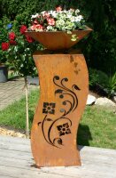 Rostsäule mit Blumenmotiv