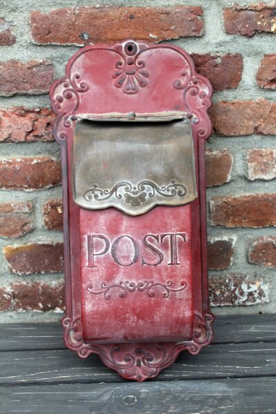 Vintage Briefkasten bordeaux