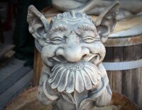 Gartenfigur Troll Arvid mit Blume