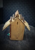 Vogelhaus Nistkasten mit Strohdach