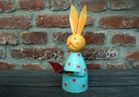 Zaunhocker Hase mit Buch