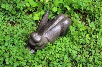 Gartenfigur Liegender Hase