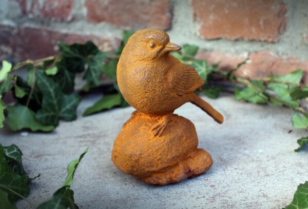 Gartenfigur Vogel auf Stein